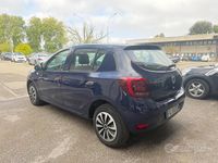 Usata Dacia Sandero Lauréate 90 CV (66 kW) 2017 Blu Berlina