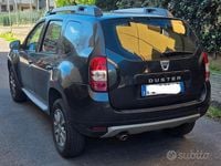 Usata Dacia Duster Lauréate 110 CV (80 kW) 2015 Grigio SUV