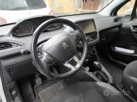 Usata Peugeot 208 Active 68 CV (50 kW) 2014 Bianco Utilitaria