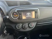 Usata Toyota Yaris 90 CV (66 kW) 2012 Bianco Utilitaria
