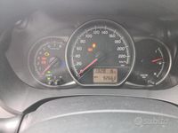 Usata Toyota Yaris 101 CV (74 kW) 2014 Bianco Utilitaria