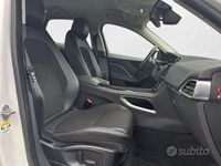 Begagnad Jaguar F-Pace Prestige 180 HK (132 kW) 2016 Vit SUV