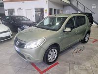 Usata Dacia Sandero Lauréate 86 CV (63 kW) 2009 Oro metallizzato Utilitaria