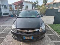 Usata Opel Astra 101 CV (74 kW) 2010 Nero Berlina