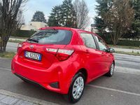 Usata Toyota Yaris Active 69 CV (50 kW) 2017 Rosso Berlina