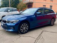 Usata BMW 320e Sport Line 190 CV (139 kW) 2020 Blu Station wagon