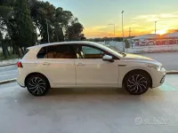 Usata VW Golf VIII Life 116 CV (85 kW) 2022 Bianco Berlina