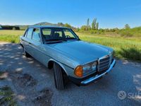 Usata Mercedes 200 109 CV (80 kW) 1983 Grigio Berlina
