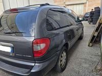 Usata Chrysler Grand Voyager Limited 174 CV (127 kW) 2005 Grigio Monovolume