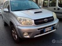 Begagnad Toyota RAV4 128 HK (94 kW) 2005 Grå SUV