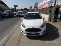 Usata Ford Fiesta Business Edition 75 CV (55 kW) 2014 Bianco pastello Utilitaria