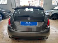 Usata Lancia Ypsilon Platinum 69 CV (50 kW) 2015 Grigio Utilitaria