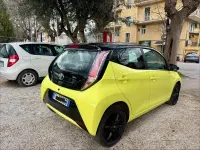 Begagnad Toyota Aygo Business Edition 69 HK (50 kW) 2017 Gul Halvkombi
