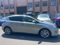 Usata Toyota Auris Hybrid Lounge 99 CV (72 kW) 2015 Grigio Berlina