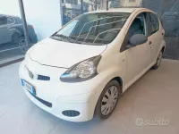 Usata Toyota Aygo Lounge 68 CV (50 kW) 2012 Bianco Utilitaria