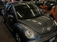 Usata VW New Beetle 101 CV (74 kW) 2004 Grigio Utilitaria
