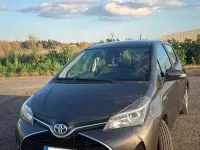 Usata Toyota Yaris Hybrid Active 75 CV (55 kW) 2015 Grigio Berlina
