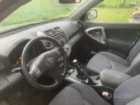 Usata Toyota RAV4 Sol 136 CV (100 kW) 2006 Grigio SUV