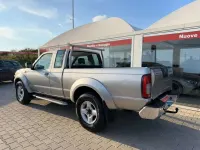 Usata Nissan Navara 101 CV (74 kW) 2005 Grigio Pick-up