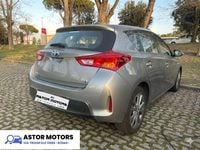 Usata Toyota Auris Hybrid 99 CV (72 kW) 2014 Grigio Berlina
