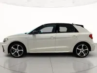 Nuova Audi A1 Sportback S-Line 116 CV (85 kW) 2026 2y bianco ghiacciaio metallizzato Utilitaria