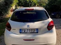 Begagnad Peugeot 208 100 HK (73 kW) 2019 Vit Halvkombi