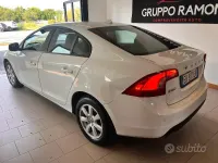 Usata Volvo S60 Kinetic 136 CV (100 kW) 2013 Bianco Berlina