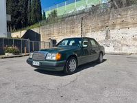 Usata Mercedes E200 122 CV (89 kW) 1991 Verde Berlina