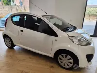 Usata Peugeot 107 Active 68 CV (50 kW) 2012 Bianco Utilitaria