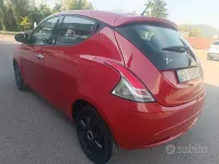 Usata Lancia Ypsilon Gold 69 CV (50 kW) 2016 Rosso Utilitaria