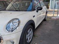 Usata Mini Cooper D Business 115 CV (84 kW) 2015 Beige Utilitaria