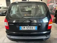 Usata Opel Zafira 101 CV (74 kW) 2004 Nero Monovolume