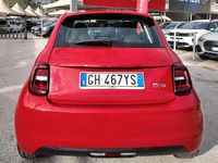 Usata Fiat 500e Red 42 kW (58 CV) 2022 Red pastello Utilitaria