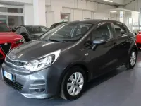 Usado Kia Rio Active 90 HP (66 kW) 2016 Cinzento Citadino