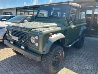 Usata Land Rover Defender 86 CV (63 kW) 1989 Verde SUV