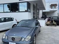 Usata Mercedes E220 Avantgarde 149 CV (109 kW) 2003 Blu Berlina