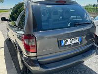 Usata Chrysler Voyager 150 CV (110 kW) 2008 Grigio Monovolume
