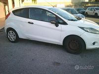 Usata Ford Fiesta 68 CV (50 kW) 2010 Bianco Utilitaria