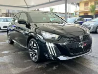 Usata Peugeot 208 Allure 101 CV (74 kW) 2025 Grigio selenium Utilitaria