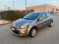 Usata Renault Clio II Luxe 75 CV (55 kW) 2009 Oro Berlina