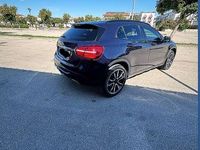 Usata Mercedes GLA200 Premium 136 CV (100 kW) 2018 Blu/azzurro SUV