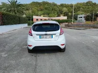 Usata Ford Fiesta 97 CV (71 kW) 2014 Bianco Utilitaria