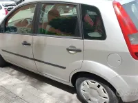 Second-hand Ford Fiesta 68 CP (50 kW) 2004 Gri Hatchback