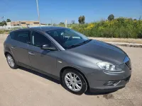 Usata Lancia Delta 120 CV (88 kW) 2011 Grigio Utilitaria