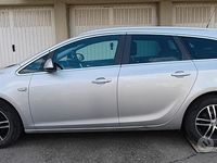 Usata Opel Astra 140 CV (102 kW) 2011 Grigio Station wagon