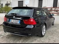 Begagnad BMW 318 143 HK (105 kW) 2008 Svart Kombi