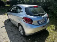 Usata Peugeot 208 Active 68 CV (50 kW) 2018 Argento Utilitaria