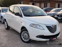 Begagnad Lancia Ypsilon Gold 85 HK (62 kW) 2015 Vit Halvkombi