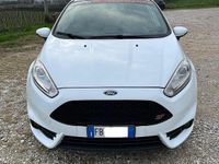 Usata Ford Fiesta ST 182 CV (133 kW) 2015 Bianco Berlina