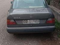 Usata Mercedes 200 122 CV (89 kW) 1993 Bronzo Berlina